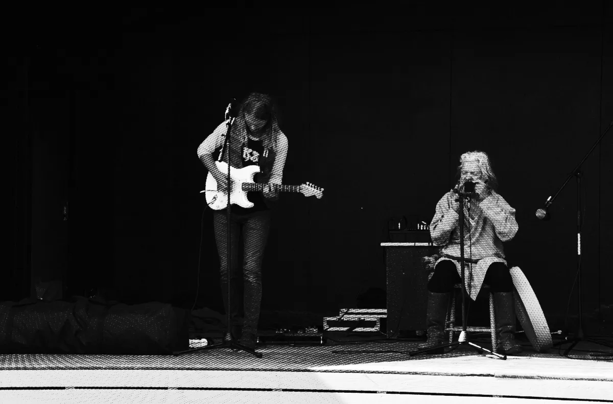 Jag rockar elgitarr med Hasse Kerauvo på Jordens Hjärtslag